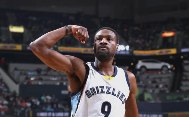 包含社区盾今晨再迎强敌,孟菲斯灰熊刷新队史纪录,主帅态度:更衣室稳定,球队文化再被提及的词条