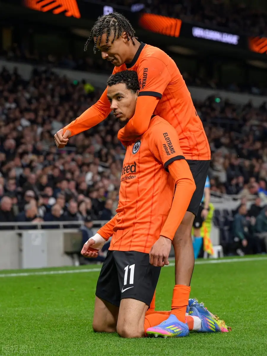 关于里程碑夜拉齐奥止住颓势;德甲赛前刷纪录;球迷炸锅;临场指挥获称赞的信息